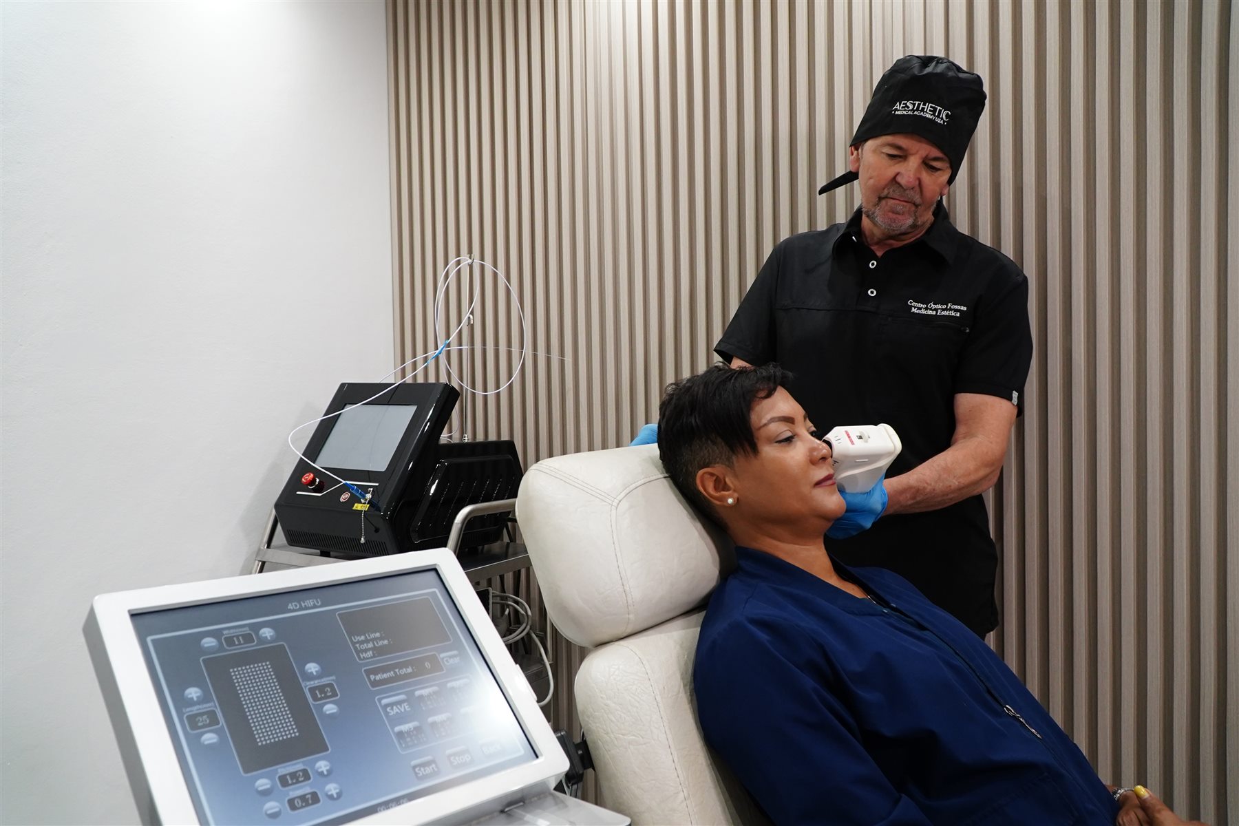 Sala de tratamiento en Reyouth Medical Aesthetics MD